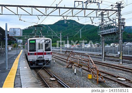 東武鉄道の葛生駅 東武鉄道の葛生駅 143558521