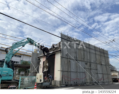 解体中の琴電屋島駅 143559224