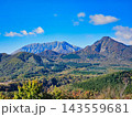 秋の紅葉に染まる大山 143559681