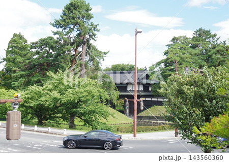 弘前公園追手門前の景色 143560360