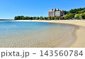 秋晴れの青空が水面に映える恵比寿海水浴場〈吉良ワイキキビーチ/愛知県西尾市〉 143560784