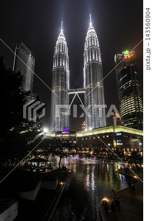 Petronas towers famous Kuala Lumpur landmark tourist attraction at KLCC modern urban city area in malaysia Petronas towers famous Kuala Lumpur landmark tourist attraction at KLCC modern urban city area in malaysia 143560904