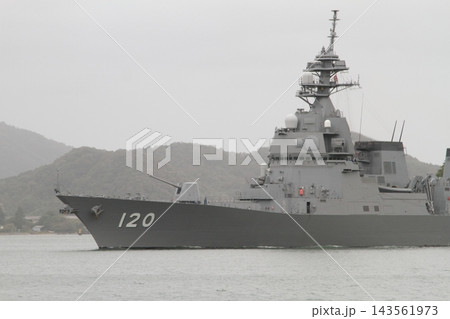 舞鶴湾を通過する海上自衛隊護衛艦しらぬい 舞鶴湾を通過する海上自衛隊護衛艦しらぬい 143561973