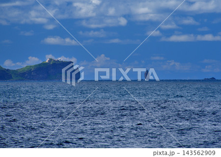 北海道・積丹半島・神威岬・余別漁港側の日本海追分ソーランラインから眺める神威岬と灯台、神威岩(3) 北海道・積丹半島・神威岬・余別漁港側の日本海追分ソーランラインから眺める神威岬と灯台、神威岩(3) 143562909