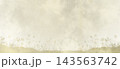 淡いすすきが揺れる秋の和紙風景 143563742