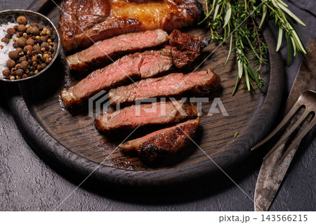 Medium rare beef steak with thyme and peppercorns - with a caramelized crust Medium rare beef steak with thyme and peppercorns - with a caramelized crust 143566215