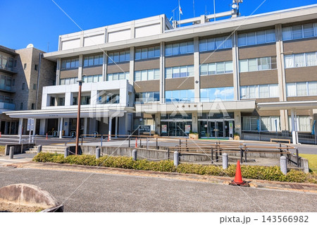 岐阜県恵那市役所 澄み渡る秋晴れの外観 岐阜県恵那市役所 澄み渡る秋晴れの外観 143566982