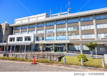 岐阜県恵那市役所 澄み渡る秋晴れの外観 岐阜県恵那市役所 澄み渡る秋晴れの外観 143566988