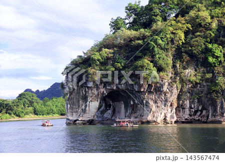 View of Elephant Trunk Hill, Guilin, Guangxi, China. Natural Limestone Karst Rock Formation, Iconic Landmark Landscape. Famous tourist attraction boat ride on Li River. Topic of vacation, travel, trip View of Elephant Trunk Hill, Guilin, Guangxi, China. Natural Limestone Karst Rock Formation, Iconic Landmark Landscape. Famous tourist attraction boat ride on Li River. Topic of vacation, travel, trip 143567474