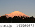 朝焼けの富士山 143569672