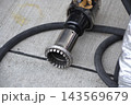 コンクリート上の油圧工具 143569679