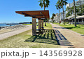 ヤシ並木とパーゴラが秋晴れの青空に映える宮崎海水浴場〈吉良ワイキキビーチ/愛知 県西尾市〉 143569928