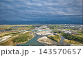 秋空の午後、日本の富山県黒部川扇状地 143570657