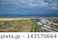 秋空の午後、日本の富山県黒部川扇状地 143570664