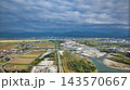 秋空の午後、日本の富山県黒部川扇状地 143570667