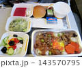 機内食　飛行機　ヨーロッパ 143570795