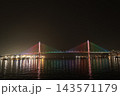虹色に光る釜山港大橋 143571179