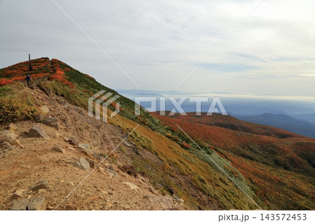 秋の紅葉の栗駒山 秋の紅葉の栗駒山 143572453
