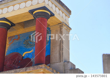 Knossos palace Minoan architecture and bull fresco on Crete Knossos palace Minoan architecture and bull fresco on Crete 143573801