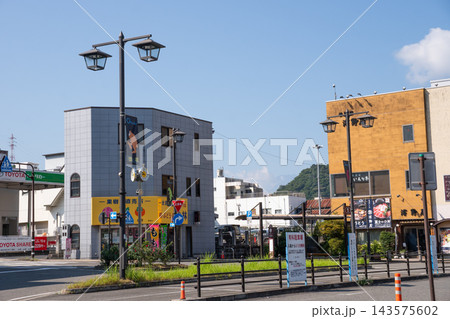 駅前風景　大月駅 143575602