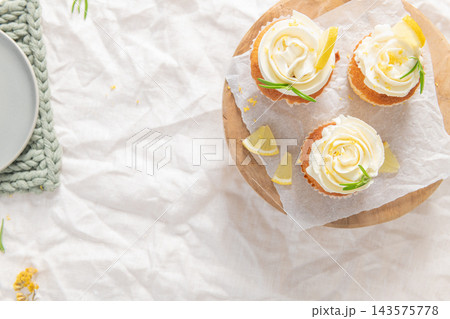 Lemon cupcakes with white frosting from top view 143575778
