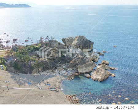 地震で景色の変わった窓岩 地震で景色の変わった窓岩 143577174