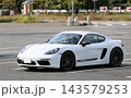 白いスポーツカー 143579253