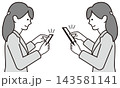 タブレットを操作するビジネスパーソン 143581141