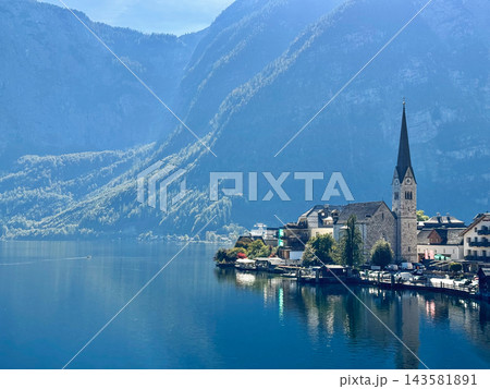 Hallstatt alpine village on mountain lake in austria Hallstatt alpine village on mountain lake in austria 143581891
