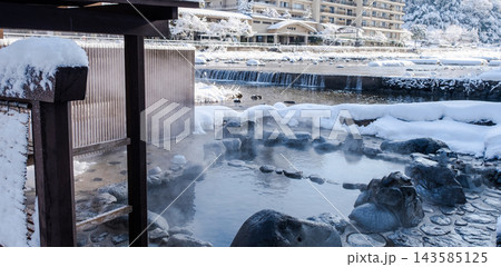 三朝温泉の雪景色 三朝温泉の雪景色 143585125