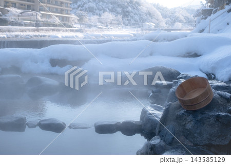 三朝温泉の雪景色 三朝温泉の雪景色 143585129
