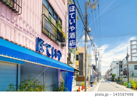 JR鶴見線・安善駅 駅前風景 JR鶴見線・安善駅 駅前風景 143587498