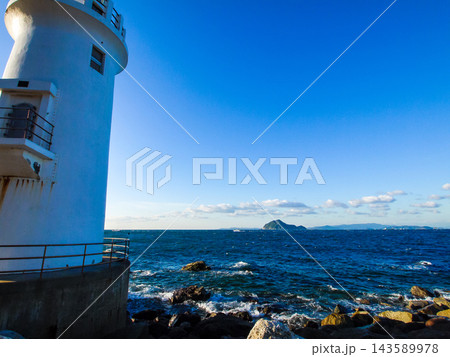 伊良湖岬灯台と神島 伊良湖岬灯台と神島 143589978