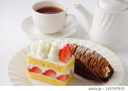イチゴショートケーキ モンブランケーキ イチゴショートケーキ モンブランケーキ 143597635