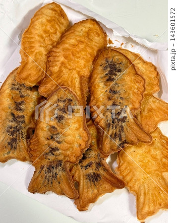 Crispy and golden mini bungeoppang with a soft, fluffy filling of sweet red bean or custard. A delightful bite-sized Korean fish-shaped pastry, perfect for a warm and nostalgic treat! Crispy and golden mini bungeoppang with a soft, fluffy filling of sweet red bean or custard. A delightful bite-sized Korean fish-shaped pastry, perfect for a warm and nostalgic treat! 143601572