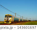 秋色の田園をゆく「あやめ」 143601697