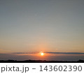 10月の夕暮れ 143602390
