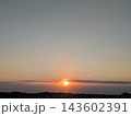 10月の夕暮れ 143602391
