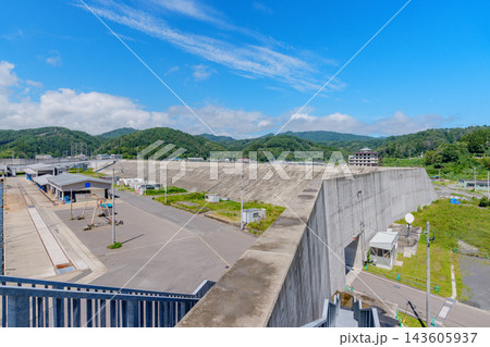 岩手県宮古市田老の新しい防潮堤と東日本大震災からの復興 海岸防災と津波対策のインフラ素材 岩手県宮古市田老の新しい防潮堤と東日本大震災からの復興 海岸防災と津波対策のインフラ素材 143605937