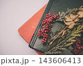 赤いクリスマスリース 143606413