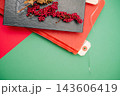 赤いクリスマスリース 143606419