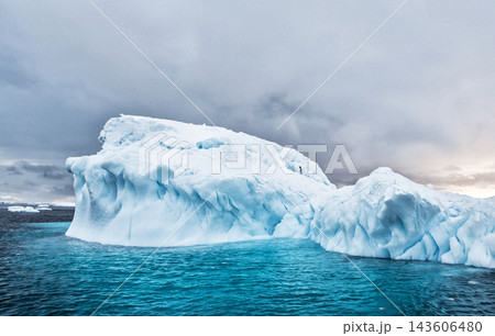 icebergs in the water 143606480