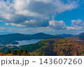 神奈川県箱根町から望む芦ノ湖と紅葉の絶景 143607260