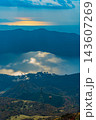 神奈川県箱根町から望む芦ノ湖と紅葉の絶景 143607269