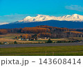 北海道・大雪山連峰と紅葉の大パノラマ空撮風景 143608414