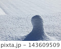大雪の日に現れた謎のオブジェ 143609509