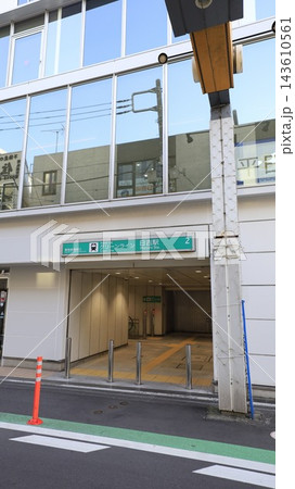 横浜市営地下鉄の日吉駅の出口2 横浜市営地下鉄の日吉駅の出口2 143610561
