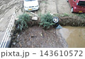 大雨被害で泥や土砂が流れ込んだ住宅地の道路と川2 143610572