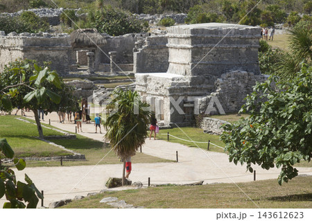 Tulum mayan ruins offering historical and cultural tourism 143612623