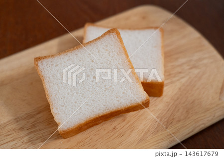おうちでパン作り グルテンフリー米粉食パン スライスした角食 おうちでパン作り グルテンフリー米粉食パン スライスした角食 143617679